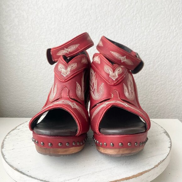 Elegant Red Embroidered Wedges - Picture 5 of 11